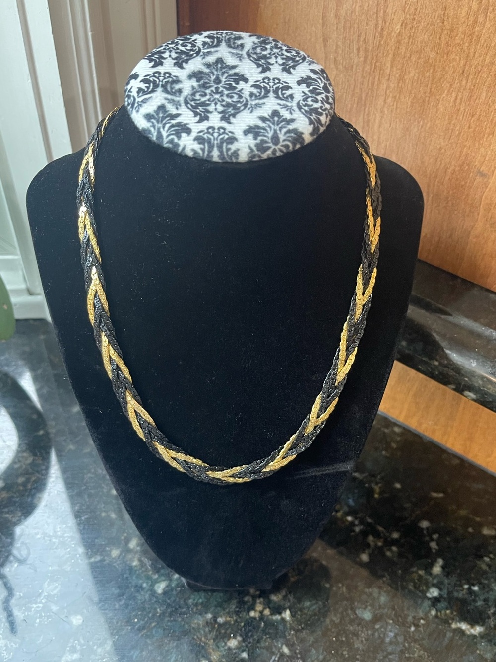 Elegant Braided Black and Gold Necklace - Women Jewelry